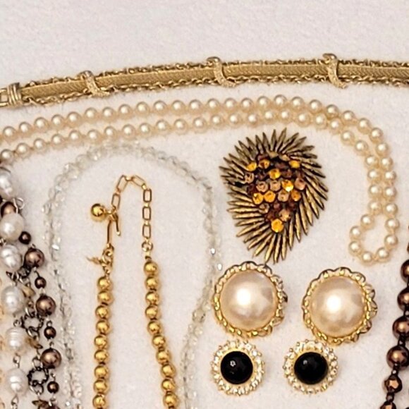 Gorgeous Grandmother Jewelry Lot - Picture 12 of 13